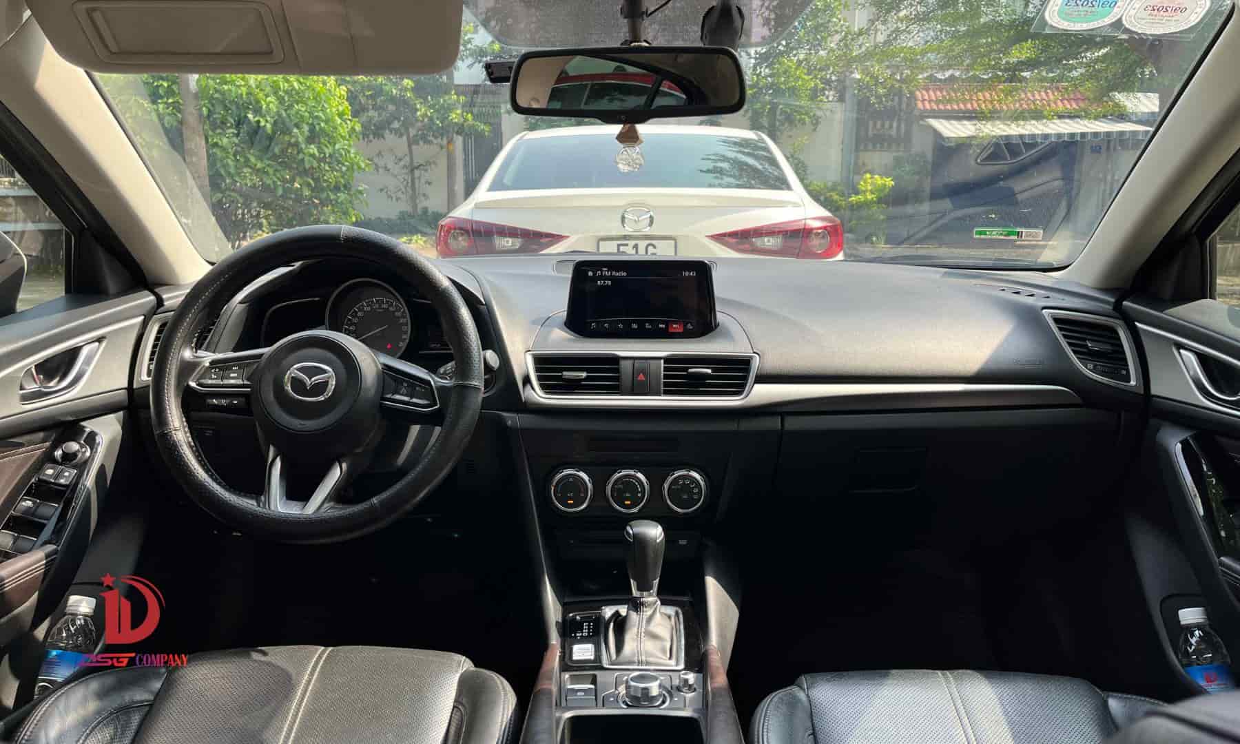 Mazda 3 Trắng - Thuê xe tự lại tại TP.HCM