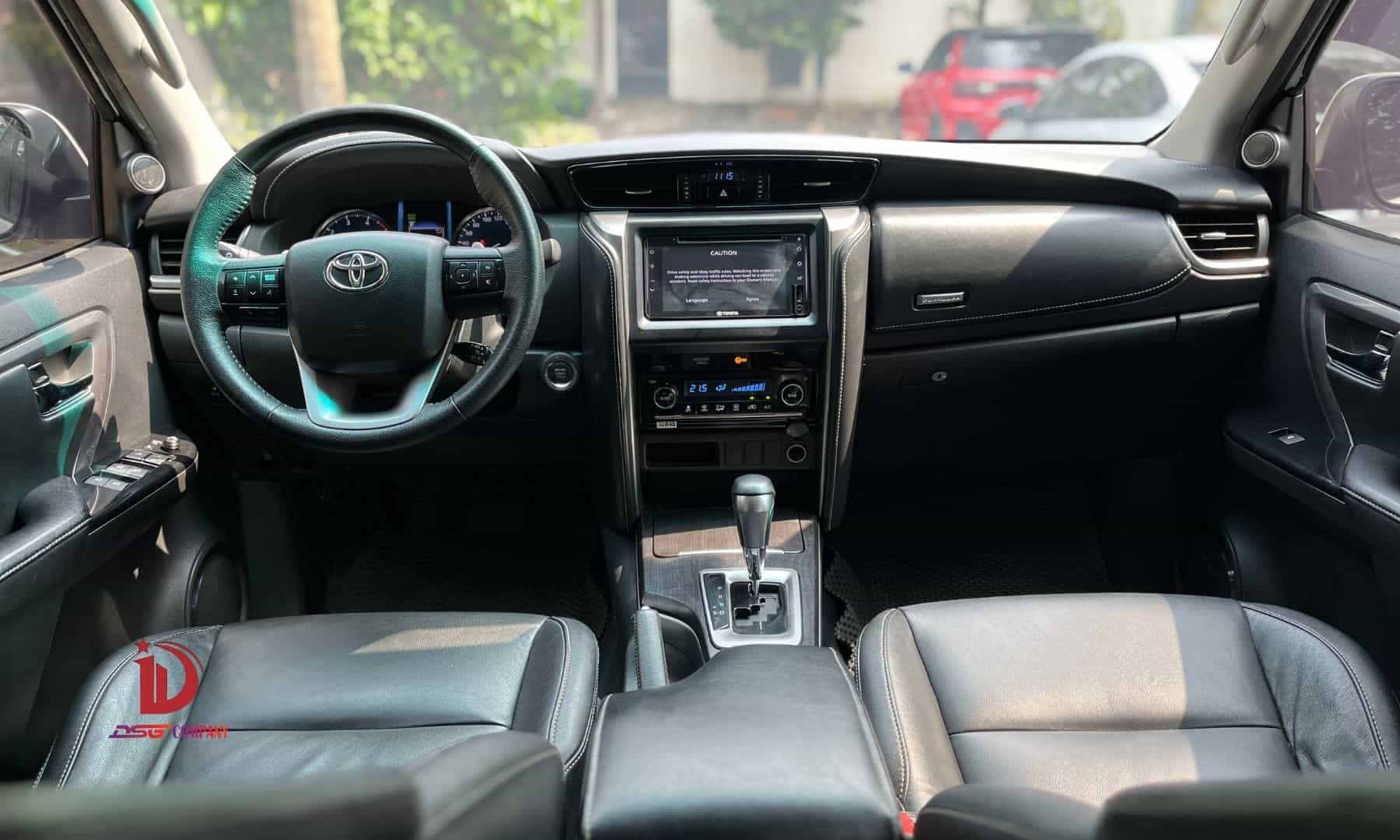 Fortuner - Cho thuê xe tự lái HCM