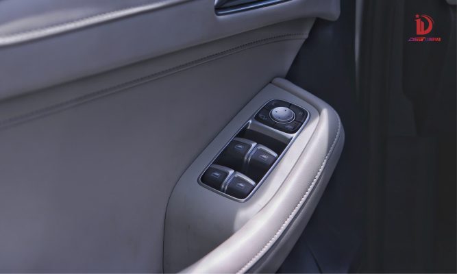 Nút điều khiển cửa sổ và gương chiếu hậu trên MG HS 2025